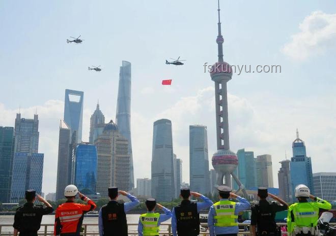 直升機懸掛五星紅旗飛越香港：意義與背后的故事