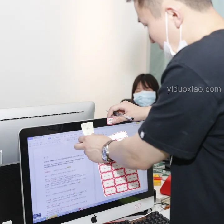 女子詐騙近億打賞主播：法律與道德的雙重審視
