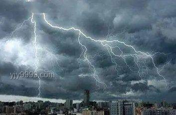 暴雨挑戰下的城市革新：智能生態海綿體構想