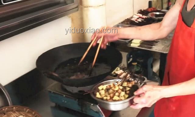 老式棒棒雞：3秒挑戰(zhàn)，小學(xué)生的“崩潰”日常??