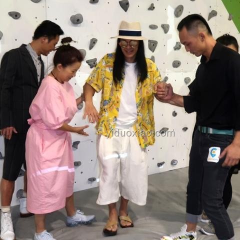和同學們的樓梯間排練：探索校園藝術(shù)創(chuàng)新與實踐空間