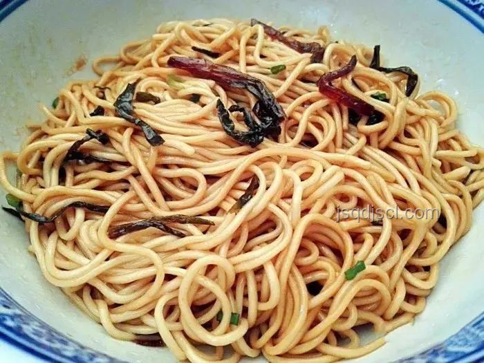 大學(xué)生就業(yè)指導(dǎo)新趨勢(shì)：蔥燒大排與蔥油拌面的創(chuàng)業(yè)啟示