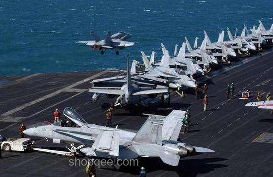 搭上殲-15戰機同款電梯的體驗：深入探索航母艦載機升降技術
