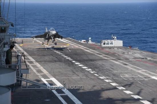 搭上殲-15戰(zhàn)機(jī)同款電梯：透視航母艦載機(jī)作業(yè)效率與技術(shù)創(chuàng)新