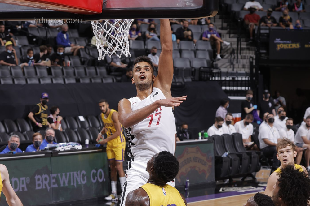 李月汝罰球神準，WNBA內線新星閃耀