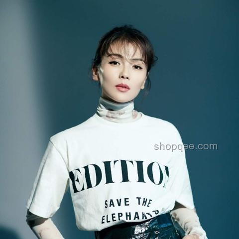 劉濤時尚示范引領中年女性穿搭新風尚，T恤搭配革新