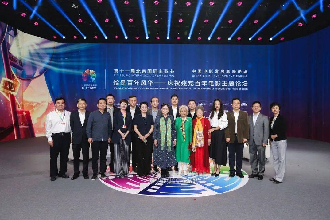 美國演員爭演中國短劇，透視影視行業新變局