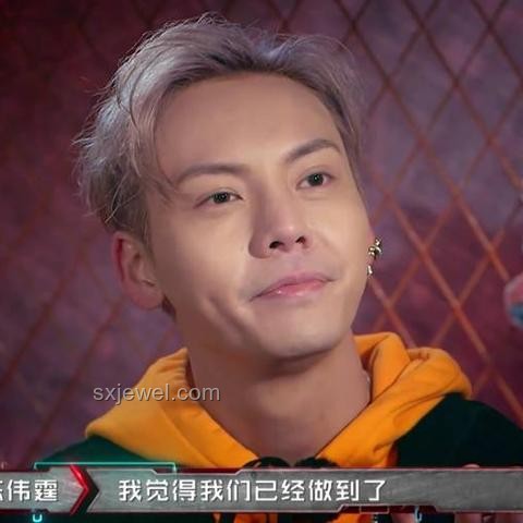 鹿晗發(fā)現(xiàn)伴舞屏保是自己：一場意外的舞臺奇緣