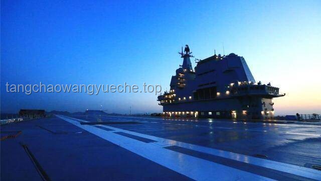 山東艦雄姿初現(xiàn)：未來(lái)航母發(fā)展趨勢(shì)預(yù)測(cè)
