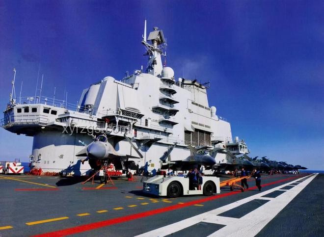 探訪山東艦航母編隊(duì)：自主建造航母的里程碑與實(shí)戰(zhàn)化訓(xùn)練典范