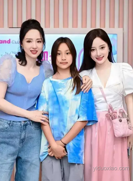 《是女兒是媽媽2》中李嘉格母女關系的深度剖析??與成長啟示