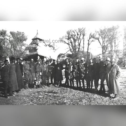 穿越沙漠，青春旅行團(tuán)絕美風(fēng)景探索指南???美景,穿越準(zhǔn)備,路線規(guī)劃,安全須知,裝備清單