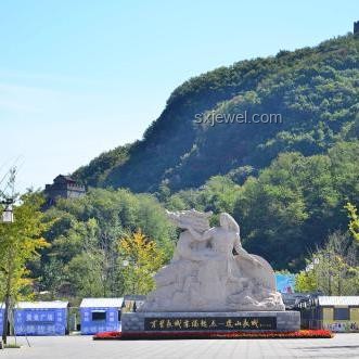 成群朝鮮游客隔江游中國背后：文化交流與邊界探索的奇妙之旅