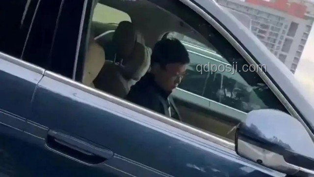 余承東“開車看手機”事件與交通規則遵守對比分析
