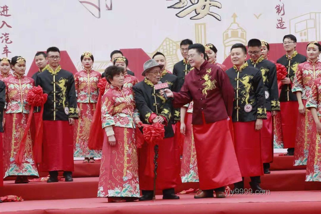 音樂節領證結婚與傳統婚禮對比分析