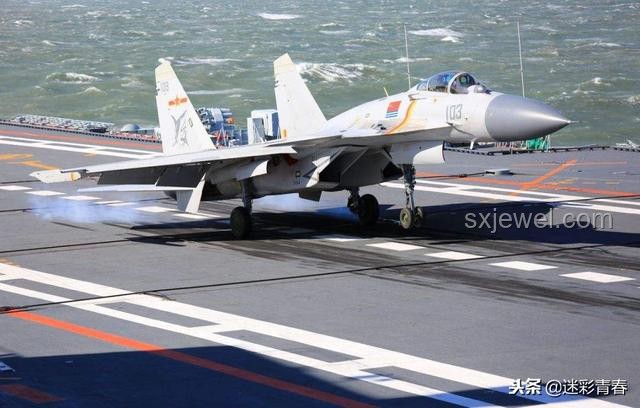 媒體探訪殲-15T機庫：揭秘研制細節與艦載機未來展望