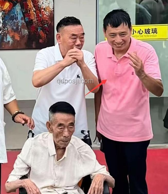 楊少華剪彩飯店停業風波后的經營趨勢預測