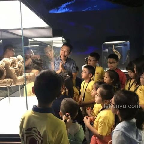 上海博物館文創(chuàng)爭(zhēng)議：歷史敬畏與未來(lái)文創(chuàng)趨勢(shì)