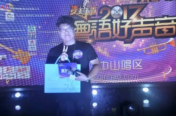 霸總短劇主演求婚成功案例研究：于龍向楊咩咩的成功求婚