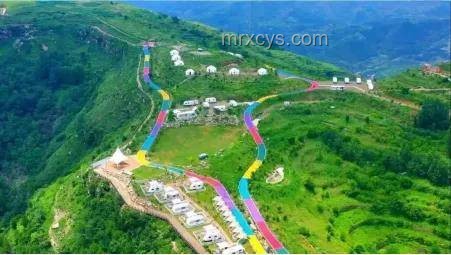 游客洪崖洞遭拉拽拍照案例研究：旅游安全與文明引導