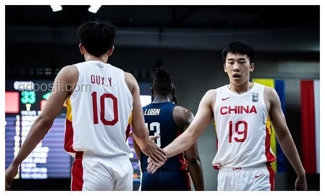 楊瀚森NBA首秀：10分4籃板5助攻全面解析