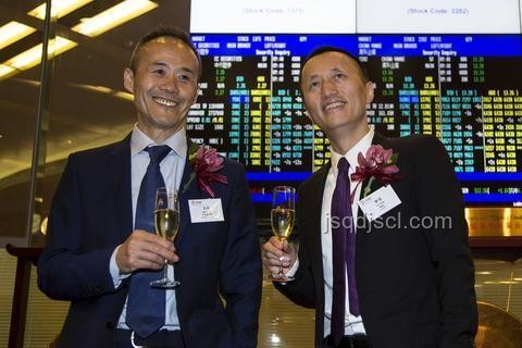 男人計劃反擊老板，卻揭開老板不凡身份！《顧問》背后的職場啟示