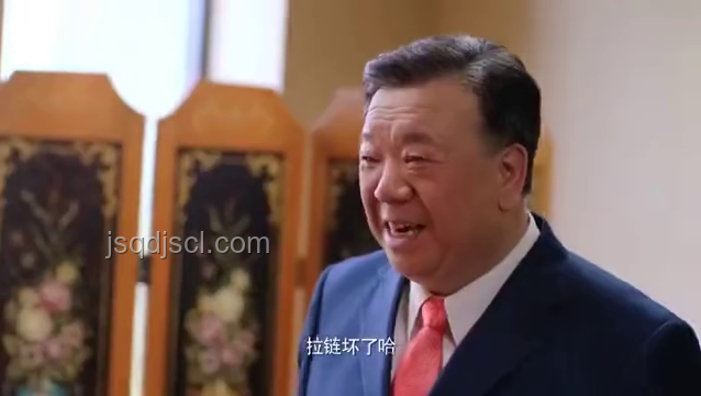 男人計劃反擊老板，卻揭開老板不凡身份！《顧問》背后的職場啟示