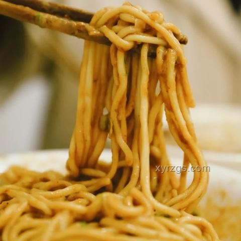 西安面食新風(fēng)尚：劉記臘汁肉揪面片引領(lǐng)特色面食潮流